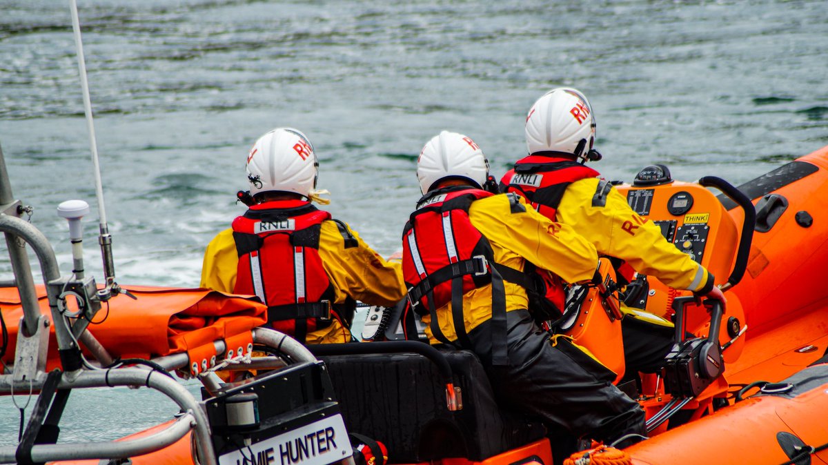 ChasingTheBlue's tweet image. It’s been a pretty big year for CTBL

Across 2023 there’s been plenty of opportunities and across them all we’ve captured 310 different emergency vehicles from all different services!

From Dundee Airport to Euston, we’ve done a lot! so here’s to an even better 2024 🚨🚒🚑🚓🚁