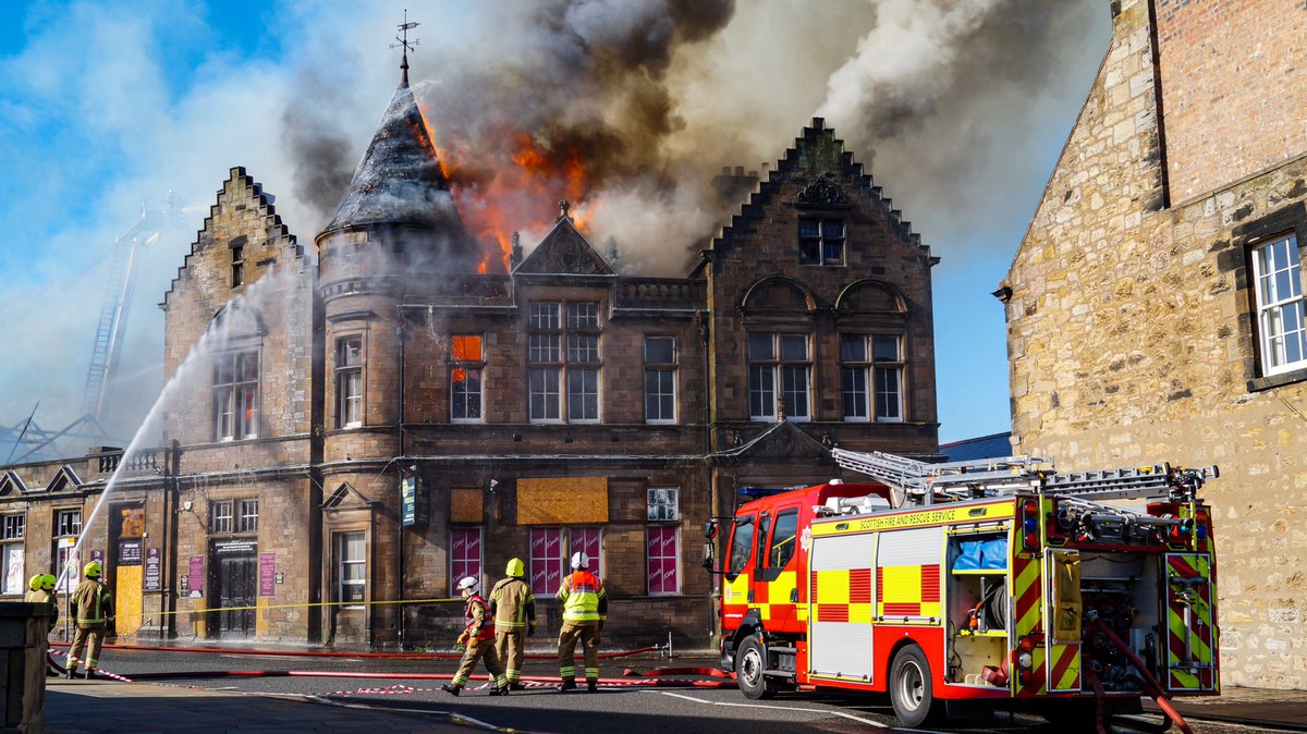 ChasingTheBlue's tweet image. It’s been a pretty big year for CTBL

Across 2023 there’s been plenty of opportunities and across them all we’ve captured 310 different emergency vehicles from all different services!

From Dundee Airport to Euston, we’ve done a lot! so here’s to an even better 2024 🚨🚒🚑🚓🚁
