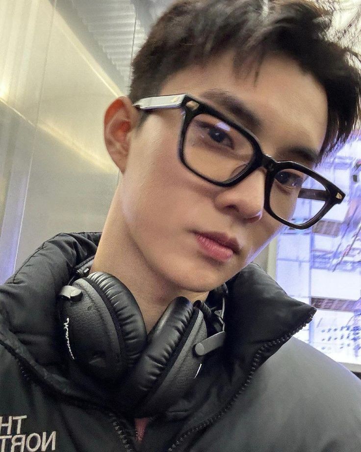 pov: você bateu a cabecinha, endoidou e começou a namorar comigo. essa é a sua galeria