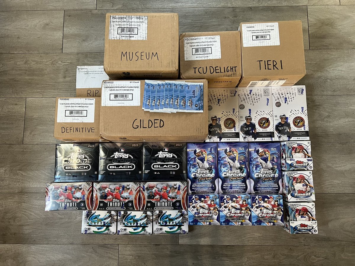 RealBreaksLive's tweet photo. We’re ringing in the new year Real Sportscards style with this EPIC 2023 Topps Year in Review MEGA MIXER Random Teams dropping at 10pm CT over on @theuncommonapp! 💎

We’ll be ripping this most of the afternoon tomorrow with a Bowman Draft Five Case Pick Your Player to follow! 💪 https://t.co/zfrQIRuOoV