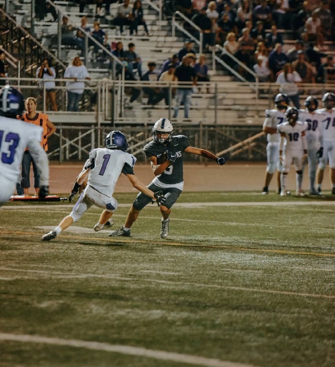 NickFarman55's tweet photo. @OaklandCotton @CoachKevinJone4 @lakescoachmills @WestbrookCoach @DVSP87 @risefootball_ @cameroncrooks14 @SkyviewStormFB @SkyviewAthletic @DePalo9 @AlexBrink10 @eforcefootball @eforcesport #8 Uncommitted CB is..
@blair_rylen 

Another dynamic athlete from Pasco who diced up his competition on both sides👀🔥

Undeniable athleticism, depth perception and twitch 👏 Love watching him compete in space and track down deep balls through the air 🦅

6’0 165✅💎 https://t.co/MSmcz7rcXX
