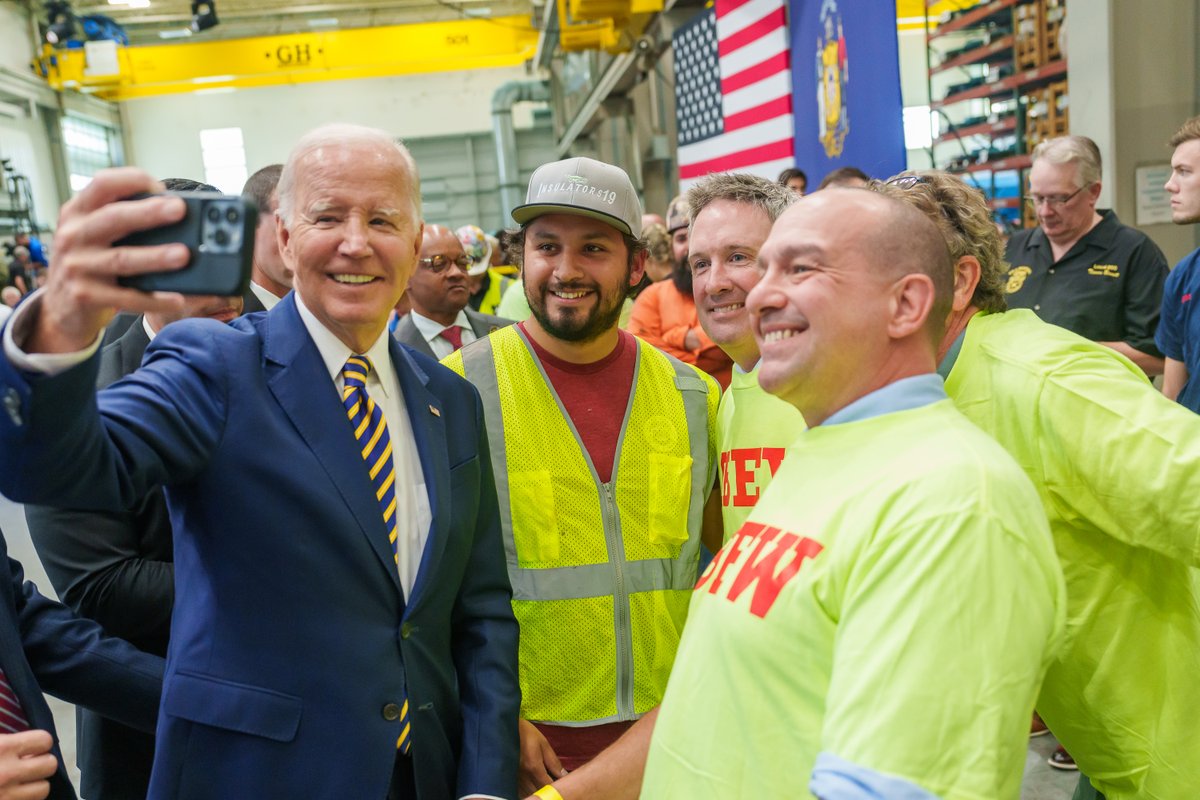 POTUS46Archive's tweet photo. One year of cranes going up and shovels hitting the ground in American communities. https://t.co/OqZHPmvDvw