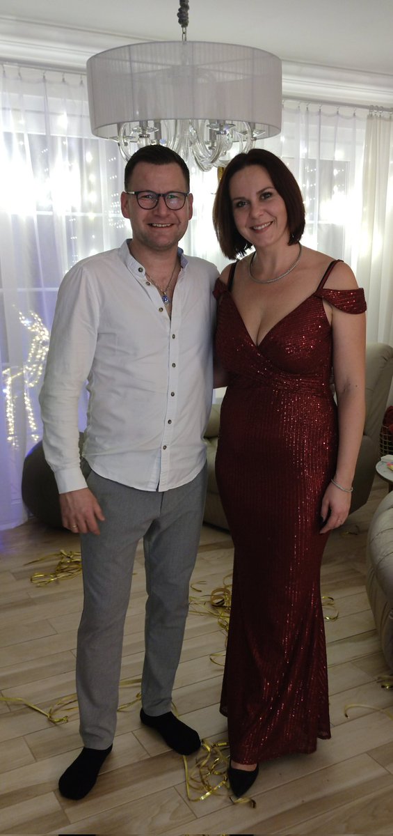 Szampańskiej zabawy do białego rana. Szczęśliwego nowego roku 2024 życzymy Wam wszystkim. 🍾🎊💃