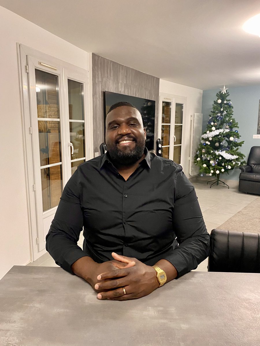 TerenceBandudi's tweet photo. Que l'année 2024 vous comble de bonheur, de réussite, de moments mémorables et surtout, qu'elle vous apporte une excellente santé ! Meilleurs vœux pour cette nouvelle année. 🎉🎊 https://t.co/GPu2MALLTb