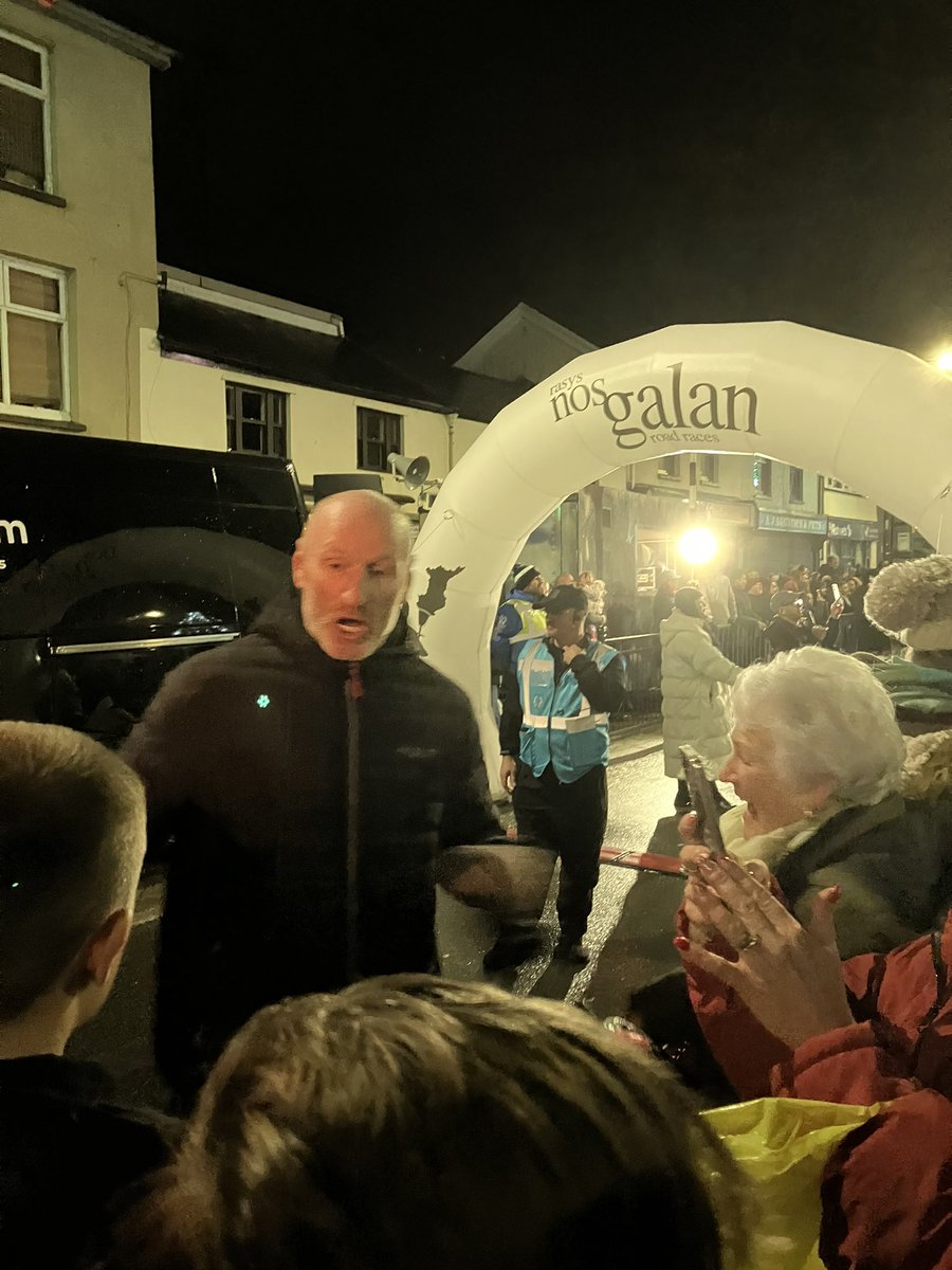 shellmorgan10's tweet photo. NYE at the @NosGalanRaces and got to meet @gareththomas14 https://t.co/BsFW6EldUl
