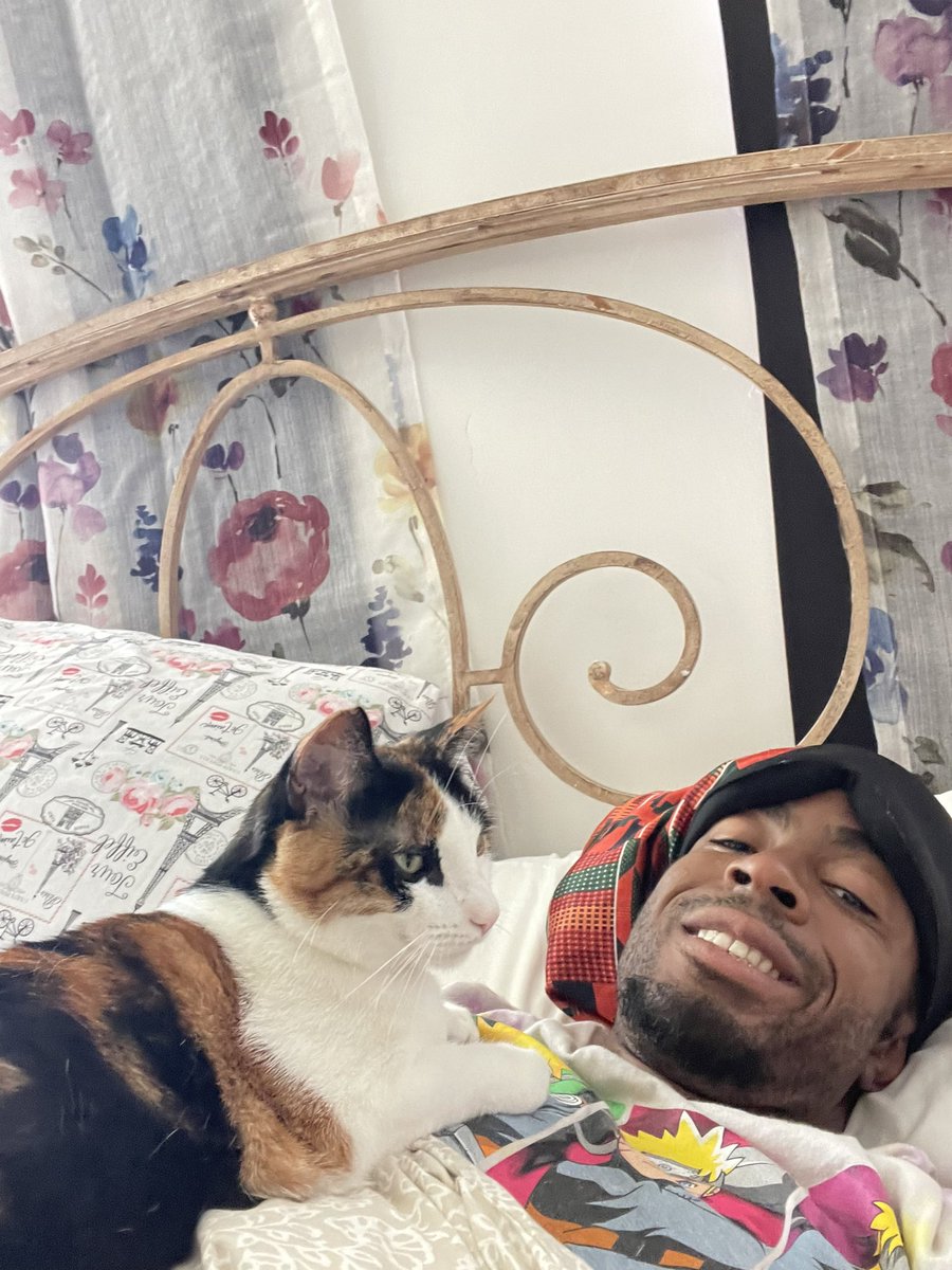 GodswillUgwaJr's tweet photo. It’s my birthday today! I’m lucky this year went so well for me and I hope this next year is even better. I’m grateful for so many of y’all bolstering me through the year and I hope the new year goes well for y’all too https://t.co/D1EJNZwVST