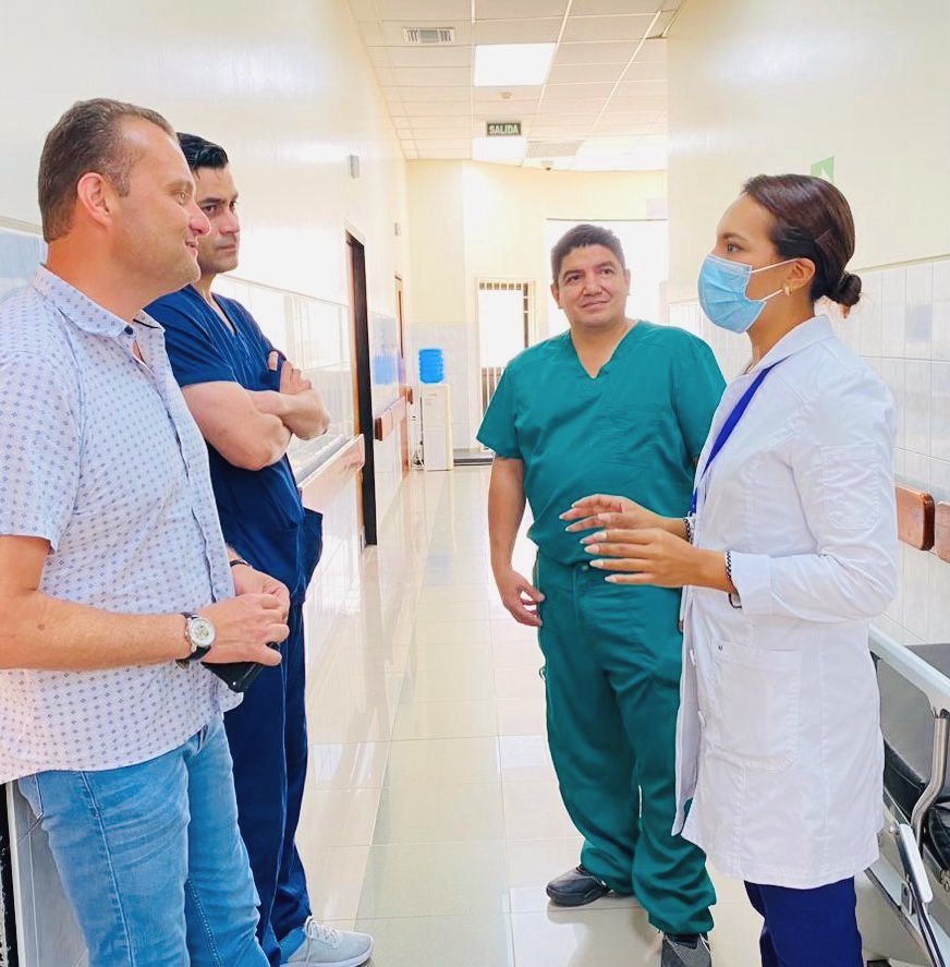 DPS_LosRios's tweet photo. #SantaElena | Nuestra coordinadora zonal, @XimenaStay, visitó el Hospital Liborio Panchana para constatar los servicios que continúan activos durante el feriado de fin de año como parte del plan de contingencia en el segundo nivel de atención. https://t.co/AKfHYkLRlB
