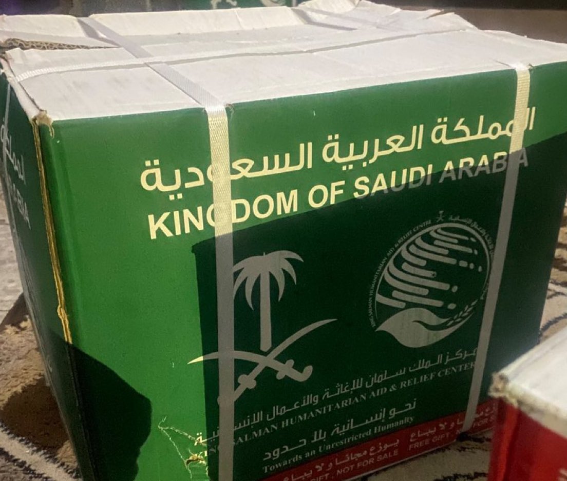 MyPalestine0's tweet photo. معظم اهل #غزة النازحين يشكرون في جودة المنتجات والمساعدات السعودية 🇸🇦 

يسمونه الصندوق الذهبي. https://t.co/d6FMkvNrau