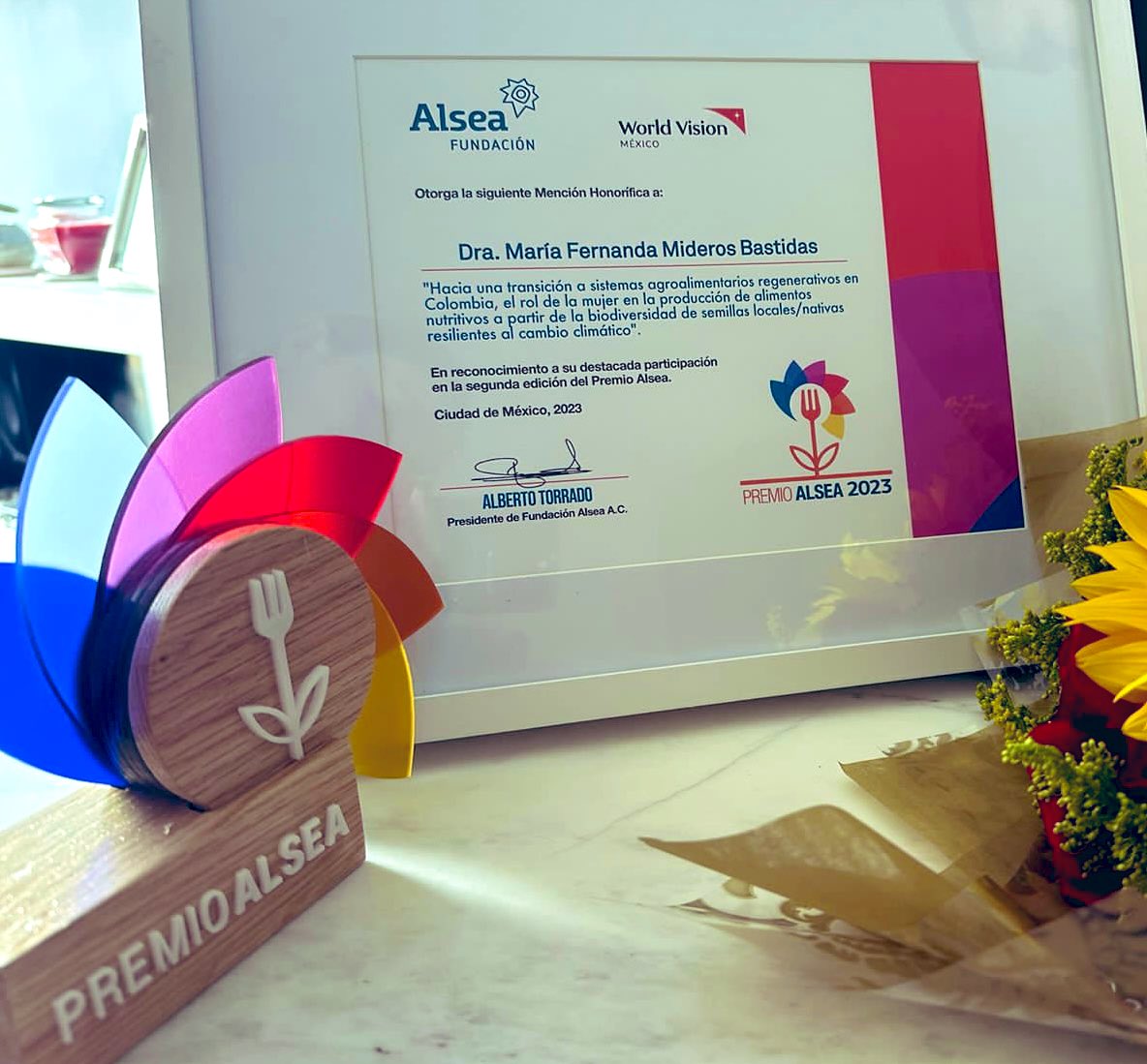 Un reconocimiento que recibimos con mucho orgullo al trabajo innovador del <a href="/CentroISA_col/">Centro ISA</a> 🌎🍽️🌱… este año aportamos a la construcción de los sistemas agroalimentarios y a las metas #ODS del país desde el trabajo y la pasión por este reto!! gracias Fundación Alsea y Wold Vision