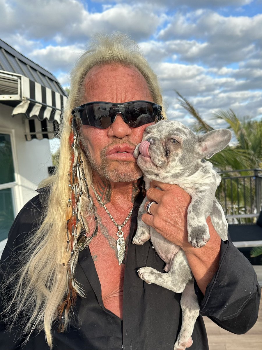 Living our best life on vacation with the best kids 🤍😂

Happy New Year 🪩