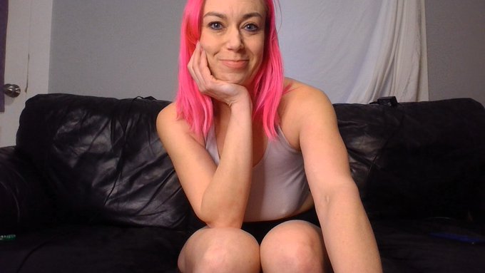 Decided to pack 'er in a lil early and go make a video instead. All called up for the year haha.   Feel<a href="/tag/tgif"class="tags"><span>#tgif</span></a><a href="/tag/fridayvibes"class="tags"><span>#fridayvibes</span></a><a href="/tag/penny"class="tags"><span>#penny</span></a><a href="/tag/workingfortheweeke"class="tags"><span>#workingfortheweeke</span></a>