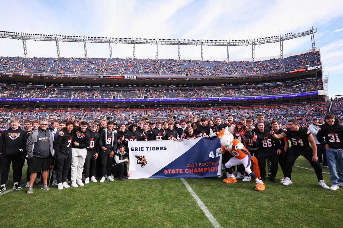 BroncosOffField tweet media