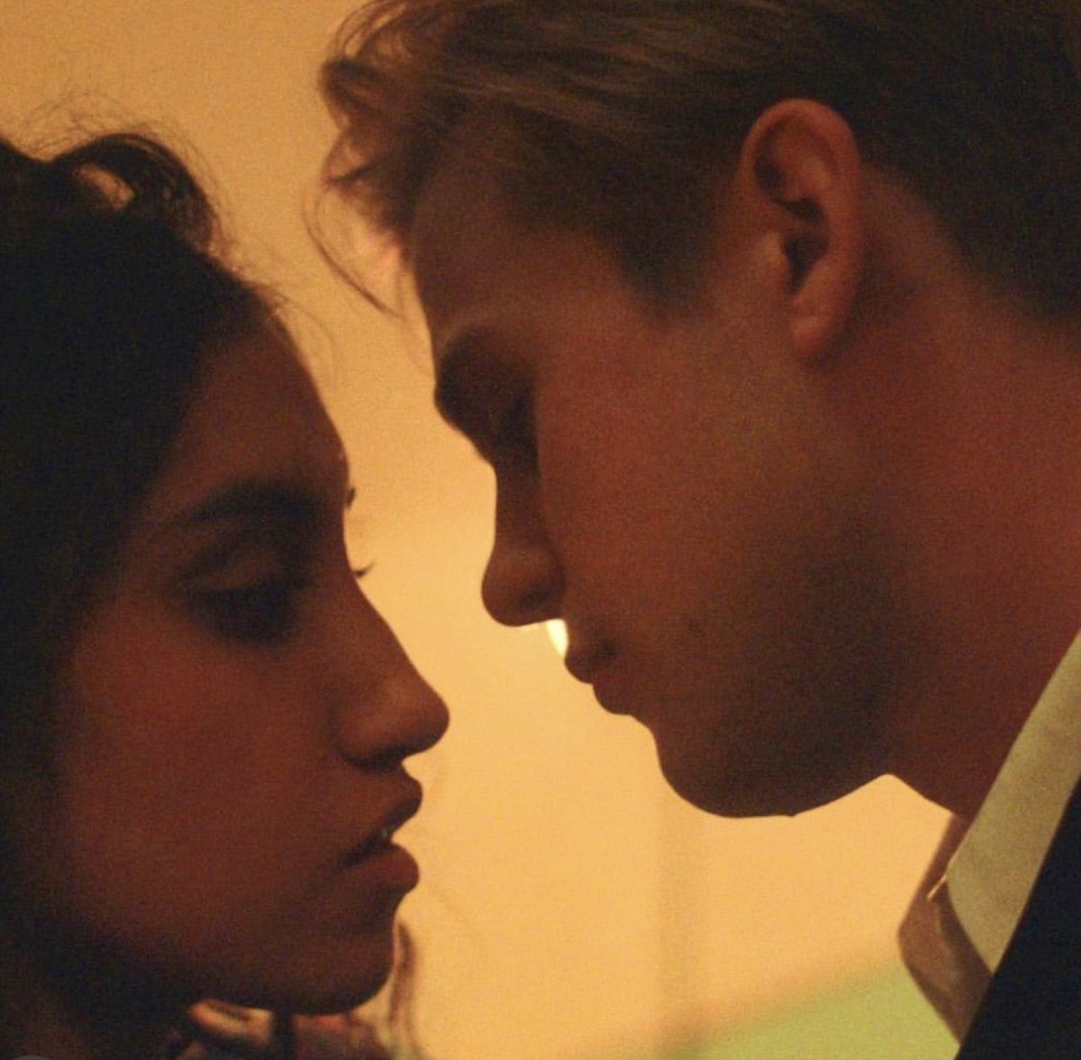 DNA Music Limited (@dnamusicltd) on Twitter photo ONE DAY, the series based on the David Nicholls novel drops on 8th February on Netflix with Nicholls exec producing and it’s beautiful!
<a href="/ambikamod/">🌼</a> & @leowoodall are sublime as Emma and Dexter. With score by
<a href="/annenikitin/">Anne Nikitin</a> and fellow composers <a href="/jessjones_music/">Jessica Jones</a> and <a href="/tim_morrish/">Tim Morrish</a>. ONE DAY, the series based on the David Nicholls novel drops on 8th February on Netflix with Nicholls exec producing and it’s beautiful!
<a href="/ambikamod/">🌼</a> & @leowoodall are sublime as Emma and Dexter. With score by
<a href="/annenikitin/">Anne Nikitin</a> and fellow composers <a href="/jessjones_music/">Jessica Jones</a> and <a href="/tim_morrish/">Tim Morrish</a>.