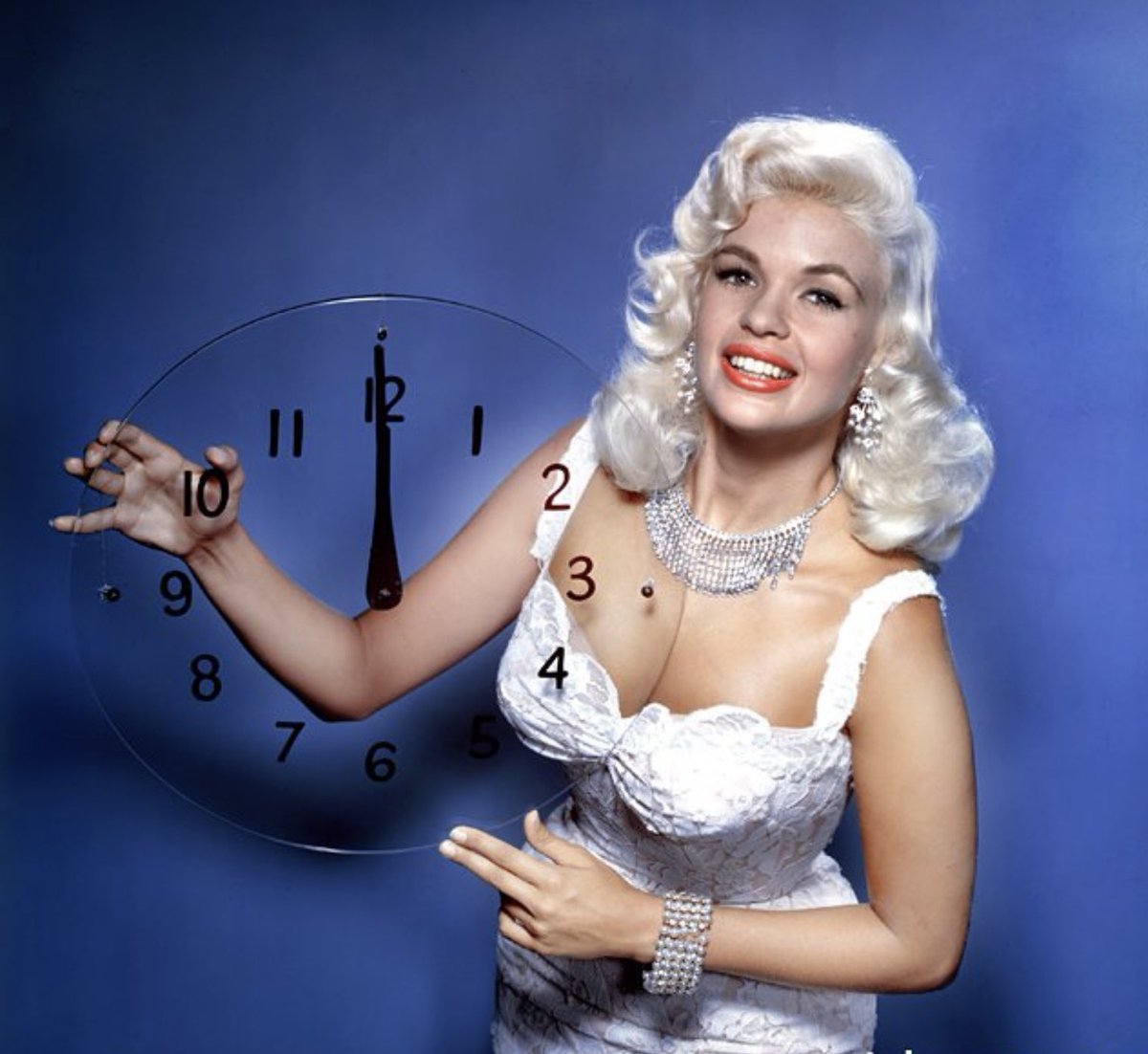 🕛 🥂 🍸 🥂 🍸 🥂 🕛 

Jayne Mansfield, 1957

#jaynemansfield #happynewyear #newyearseve #fiftiesstyle #50sstyle #filmstar #midnight #celebarate #goodbye2023 #ringouttheold #newyears #newyear