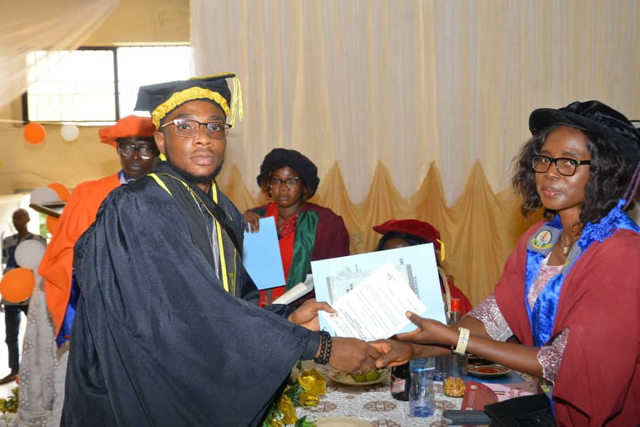 AfambuAlexander's tweet photo. From challenges faced to dreams chased, this year has been a rollercoaster. I got my Google Data Analyst Certificate, Excel Specialization, some fellowship programmes and lastly my https://t.co/20RqiuzOu2 Degree this year. Grateful for every experience. Bring on the new year❤️! https://t.co/lo88yM8MK2