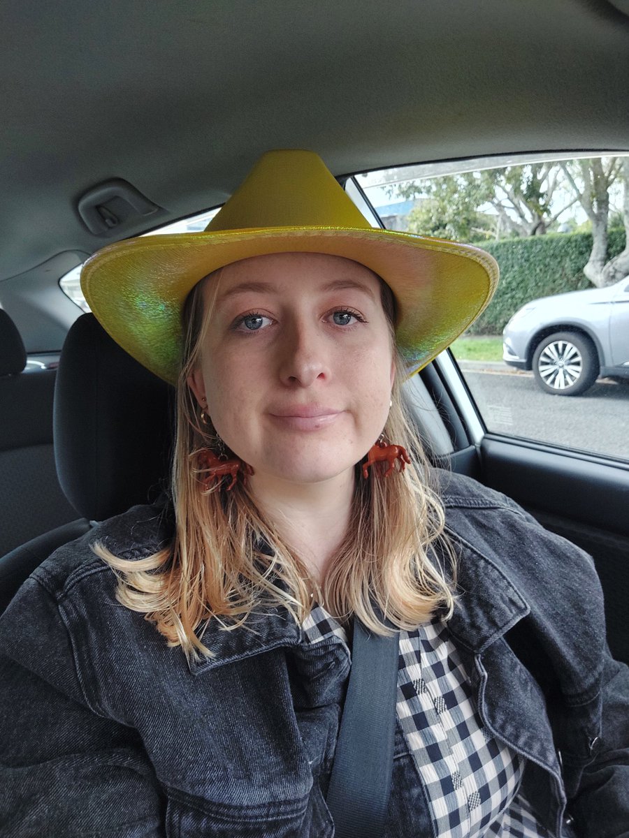 iggplant's tweet photo. pt 4: dressed up to see The Chicks, best friend is having a pēpē!, and met some horsey guys in the Kaimanawa Ranges https://t.co/6YB6XpjMhE