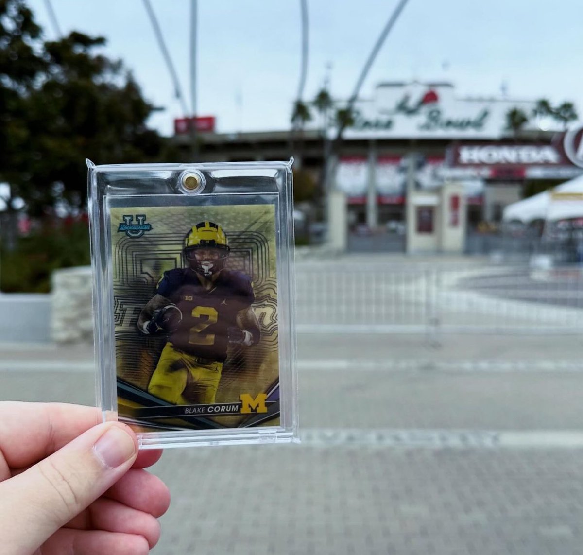 JP3Cards's tweet photo. Brought some good luck charms out to the Rose Bowl🤞🏼💫

Go Blue! 🌹〽️🏈 https://t.co/rembyUkuCy