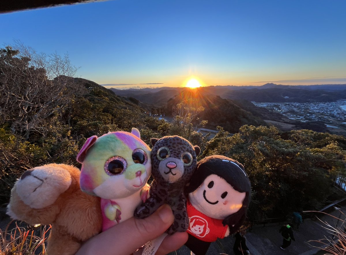 hshr_cat's tweet photo. RASさん、鋸山から見る2024年の初日の出だね〜!
2024年はASIA TOURやセトリ投票式の単独2Daysと楽しみがいっぱいですね😆 素晴らしい1年になりますように✨ 今年も応援しています✊
#RAS_Thestage https://t.co/DJW9LHWBNK