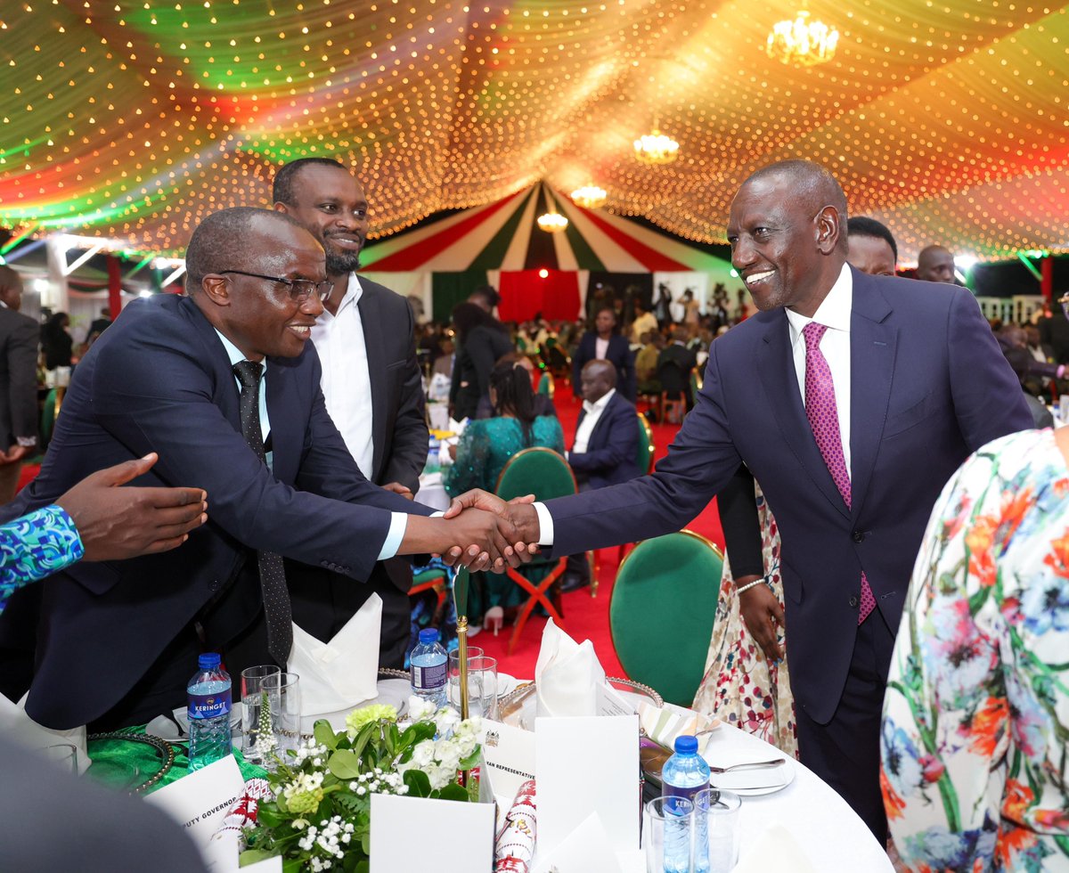 WilliamsRuto's tweet photo. At @StateHouseKenya, Nakuru, in the company of First Lady @MamaRachelRuto, Deputy President @rigathi, his spouse @Pastor_Dorcas, Governor @susankihika, Cabinet Secretaries, among other leaders. https://t.co/jGF2cI1JLs