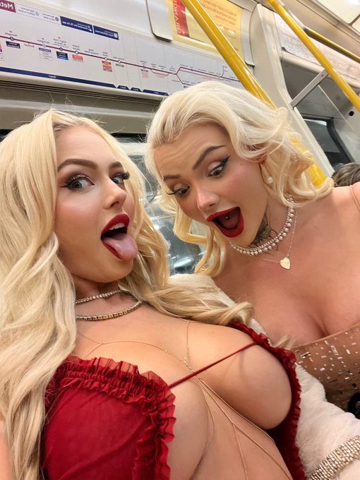 SincerelyRoos - 1 pic. Happy new year from ur fav bimbo’s @lowrirose https://t.co/eKtLF0KAMO