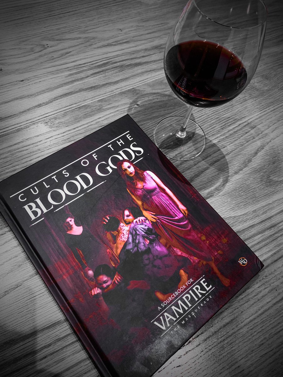 A very happy new year to you all. #vamily #scheming #newyear #vampirethemasquerade #vampire #worldofdarkness