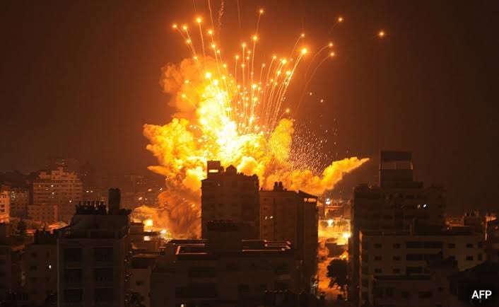 MosabAbuToha's tweet photo. Gaza’s new year now.
00:00 (1-1-2024) https://t.co/DkDGzoH5Nk