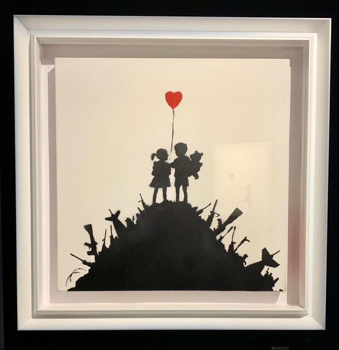 Un año nuevo es un pacto x la vida. Invito a firmarlo, a respetarlo y cumplirlo. Invito a ser más fuertes q el escepticismo, hasta q la violencia se marchite por inútil, y la reconciliación nos demuestre q la paz no era una utopía. (Imagen tomada en una exposición de Banksi)