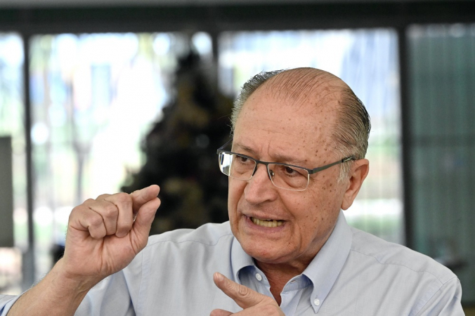 TerraBrasilnot's tweet photo. Governo Lula aumenta imposto dos carros elétricos e híbridos para financiar programa, diz Alckmin https://t.co/wqGsjSfg46 https://t.co/rQaCfCkm4Z