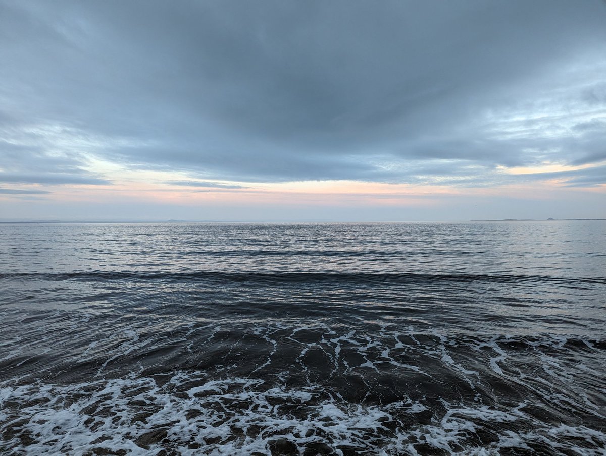 portybelle's tweet photo. Portobello looking like a painting on the last day of the year. #Portobello #Edinburgh #Hogmanay https://t.co/tyxBwVeVj6