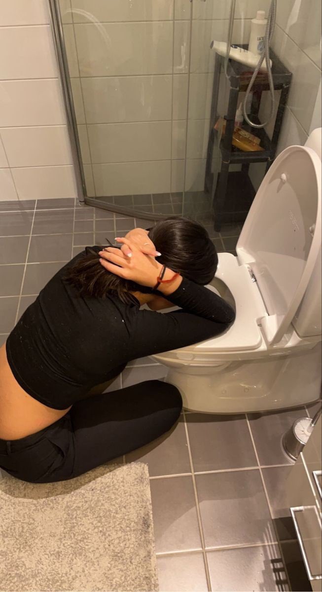 1 saattir bu kizin fotosu dolasiyo olm bi karar verin kim skti bu kizi catlicam meraktan