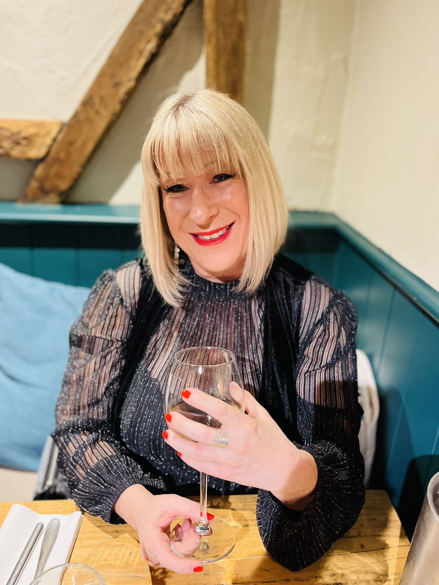 Ćh💋ryl 👩🏼👗 tweet media