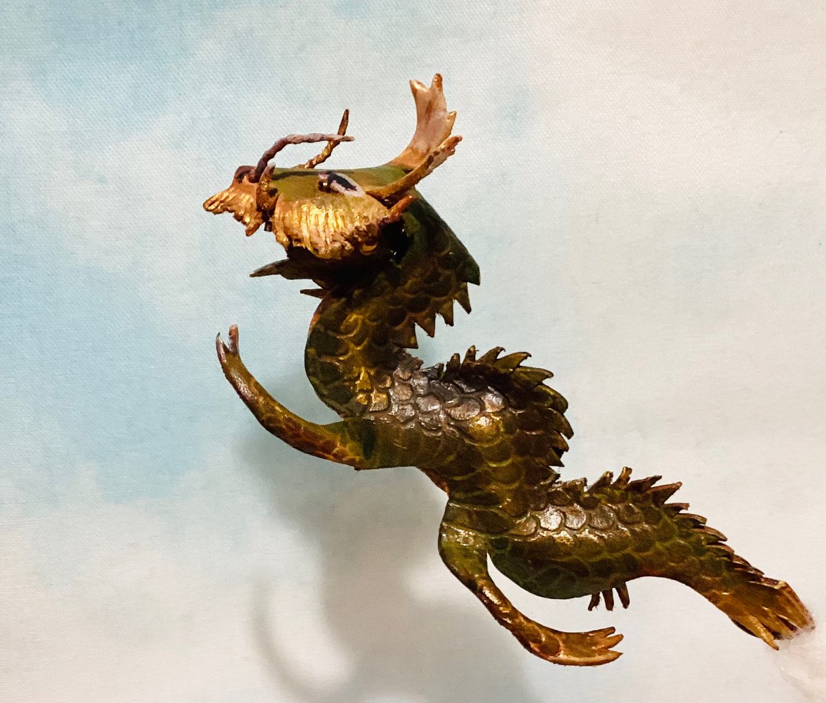 明けましておめでとうございます🎍
今年もよろしくお願いします
牛革で作った辰🐲です
浜松クラフトさんのキットで作りました