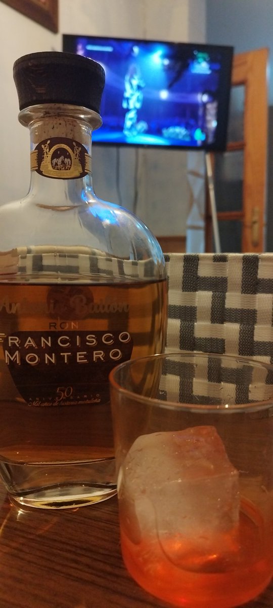 Finalicemos el año con <a href="/ronmontero/">Paquillo🍹</a>