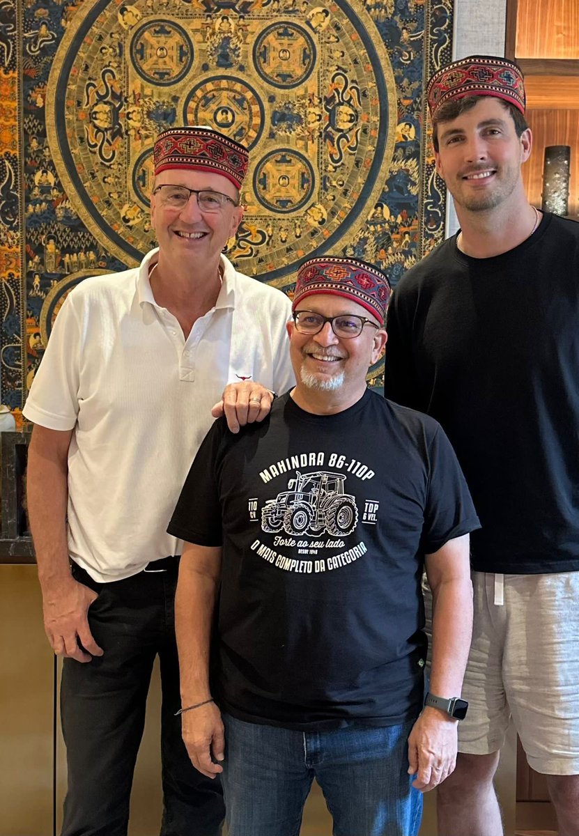 TMS Photos of 2023: Number 29. Aggers, @pakwakankar & @finnysteve receive the traditional welcome in Dharamsala. England won their match against Bangladesh, but it was a rare high point in a disastrous World Cup defence. #bbccricket #tmsphotosof2023