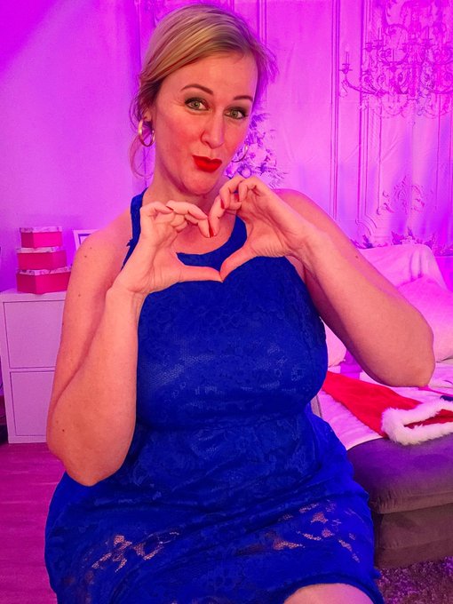 Ich w&uuml;nsche Dir ein frohes neues Jahr. Viel Gesundheit und Spa&szlig;  😉 ... vorzugsweise mit mir https://t<a href="/tag/happynewyear"class="tags"><span>#happynewyear</span></a><a href="/tag/milf"class="tags"><span>#milf</span></a><a href="/tag/nylons"class="tags"><span>#nylons</span></a><a href="/tag/mature"class="tags"><span>#mature</span></a>