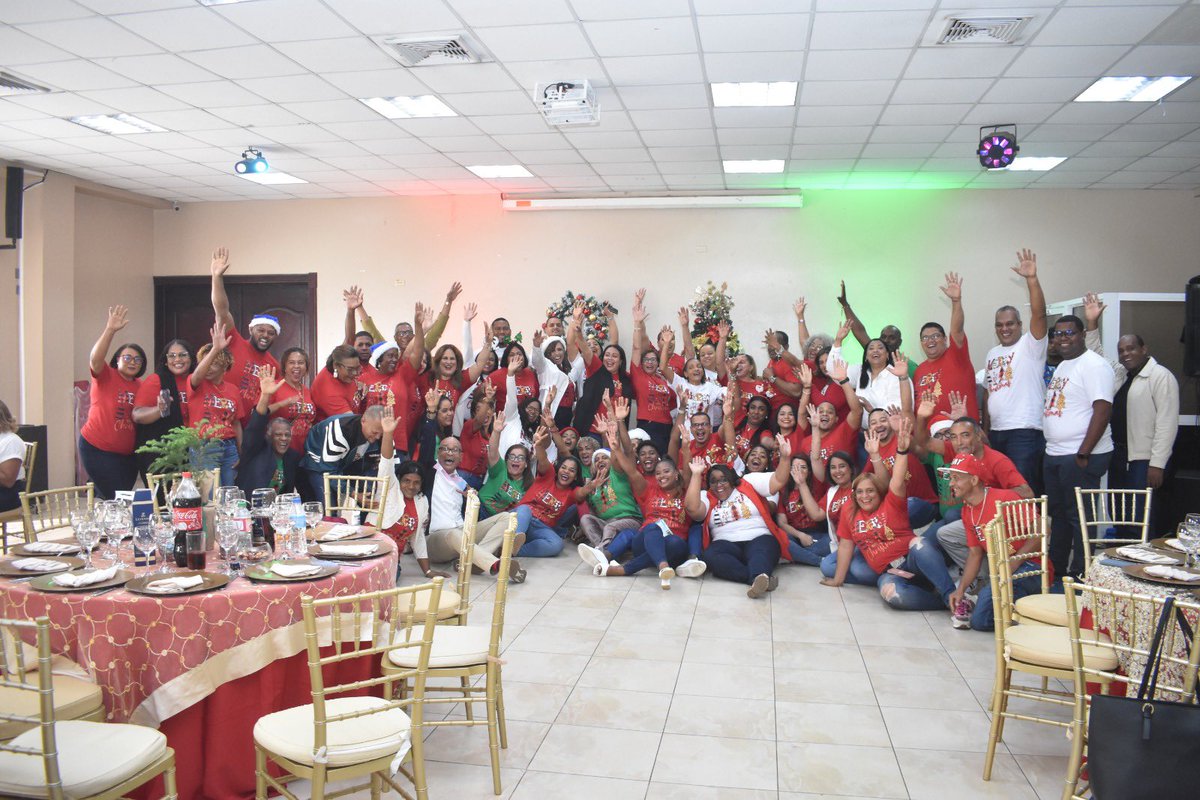 Desde la <a href="/regional11pp/">REGIONAL DE EDUCACIÓN 11</a> y <a href="/LeonidasPayamps/">Leonidas Payamps (Sarah)</a> deseamos feliz año nuevo a toda la familia educativa! <a href="/EducacionRDo/">Ministerio Educación RD</a>