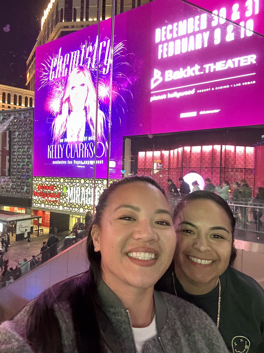Erickabernie's tweet photo. Got to see my favorite singer @kellyclarkson ! My beautiful wife surprised me with tickets! Way to end 2023! https://t.co/kpgI0Cszbs