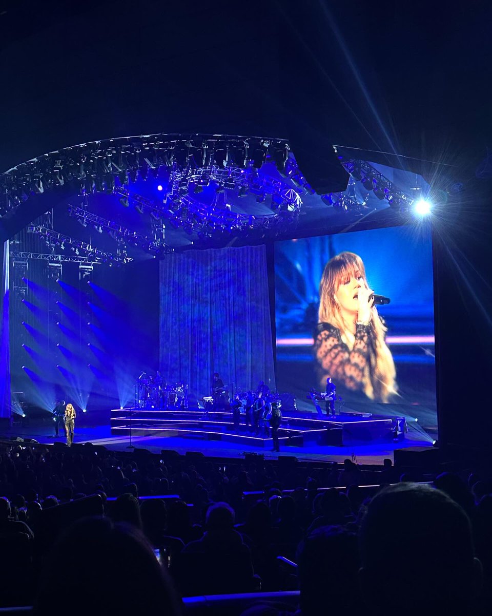 Erickabernie's tweet photo. Got to see my favorite singer @kellyclarkson ! My beautiful wife surprised me with tickets! Way to end 2023! https://t.co/kpgI0Cszbs