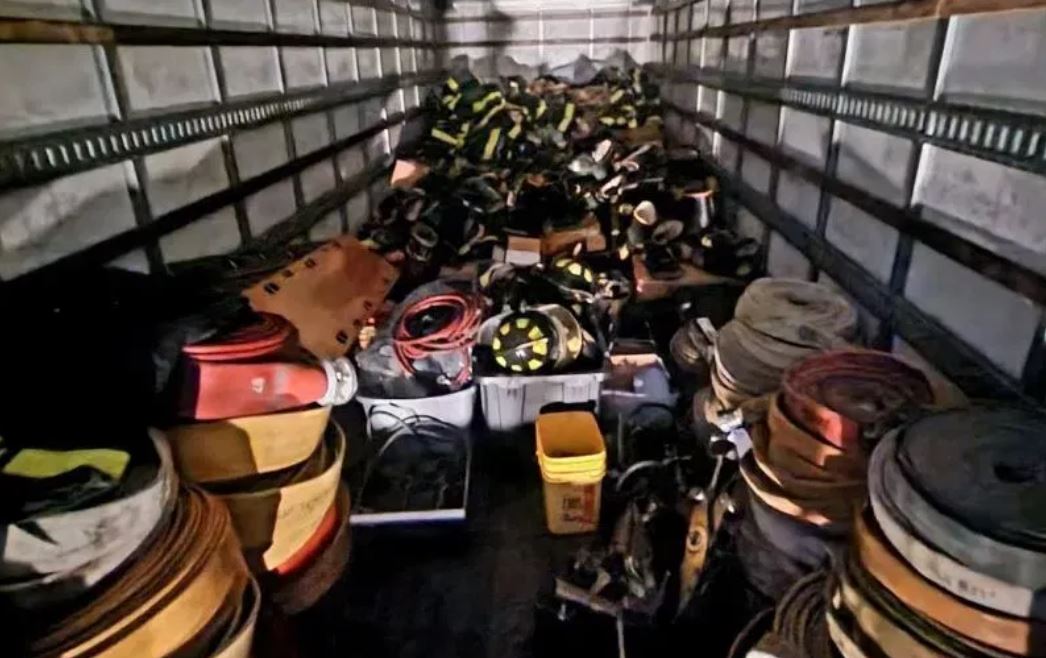 The Ogunquit Fire Department in Maine collected old but usable gear, including self-contained breathing apparatuses, protective gear, and tools to send to firefighters in Ukraine. katv.com/news/offbeat/m…