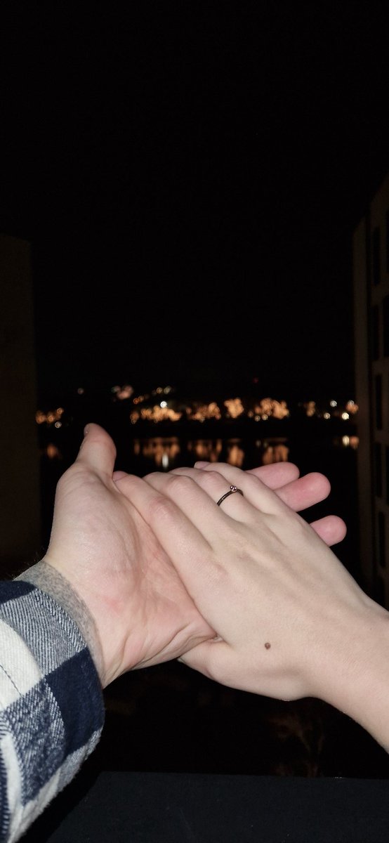 jLcsgo_'s tweet photo. She said yes 💍 https://t.co/eUrrRpkPsJ
