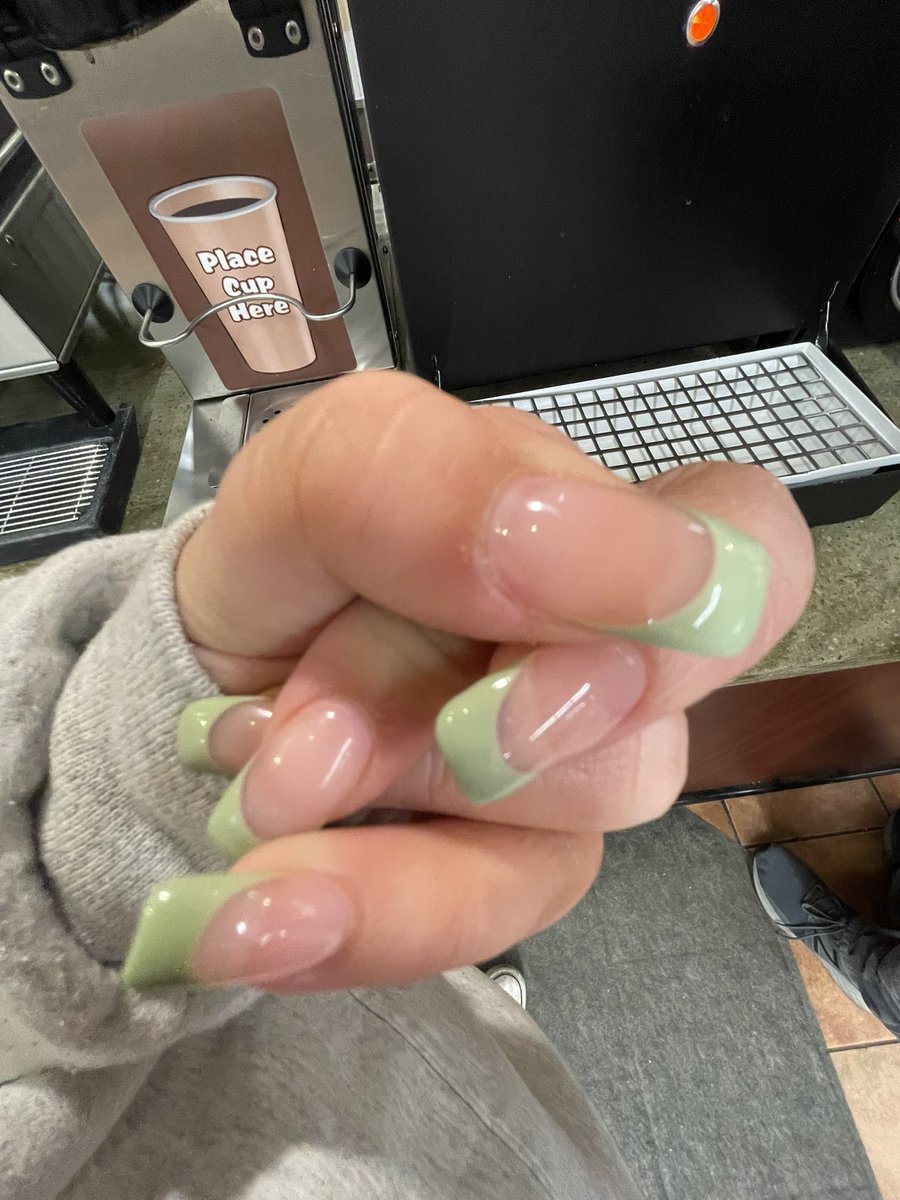 Zoee782's tweet photo. I’m copying Hannah, I got new nails too😛😛(https://t.co/LXLvRmMCGN) https://t.co/QWnPin5Pmg