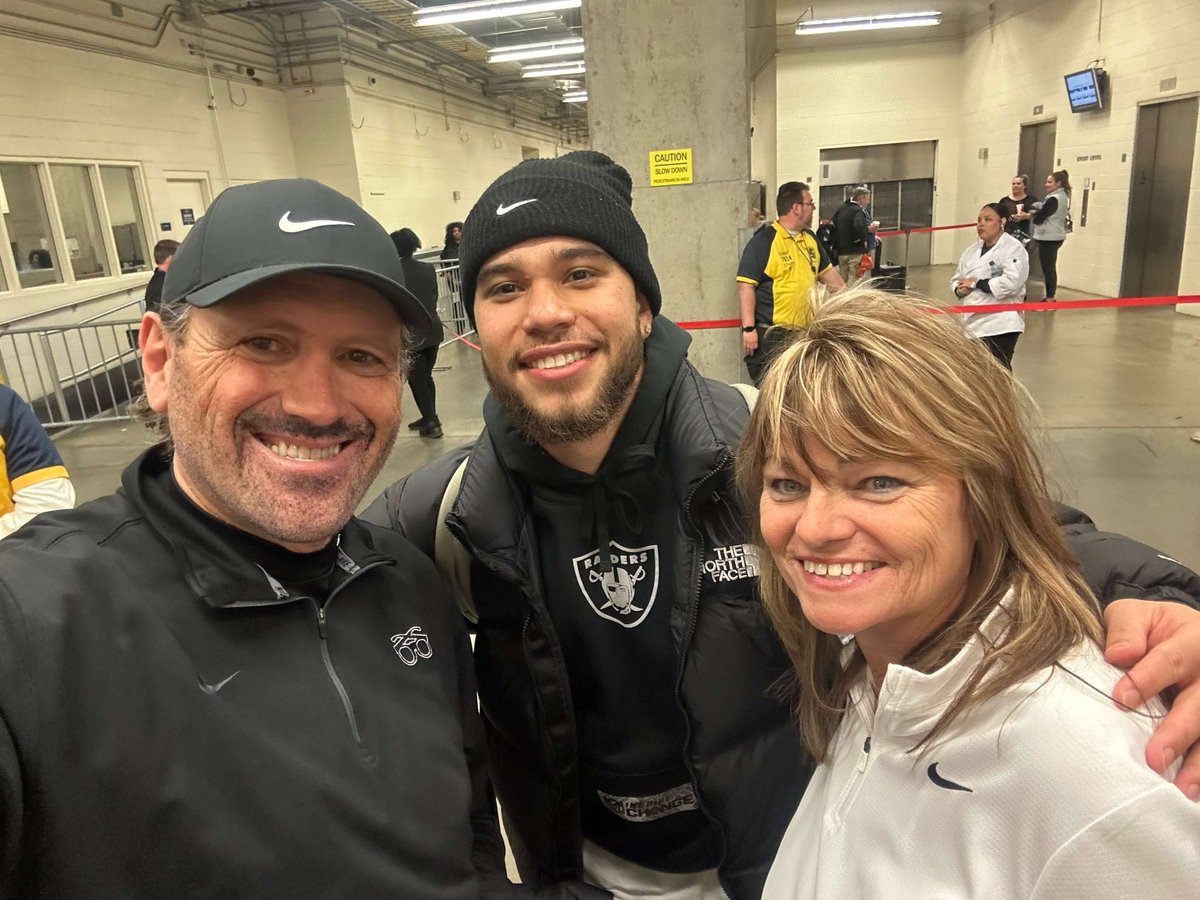 Loving on our Burlsworth Trophy alumni. Aidan O’Connell, @MEpps_6, and @renfrowhunter. #FaithFamilyFootball @Raiders 🤍🖤