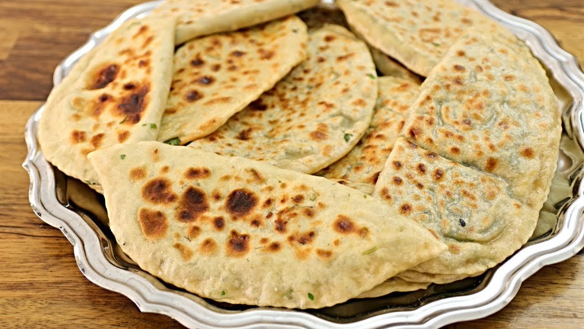 emin_nuriyev5's tweet photo. Did you know that Calzone is not Italian? It's actually an Azerbaijani dish. It was created by an Azerbaijani merchant who settled in Naples in the 18th century. He modified the Azerbaijani dish called "Qutab" by using local ingredients from Italy to create the popular Calzone. https://t.co/ZqeIX9IIGY