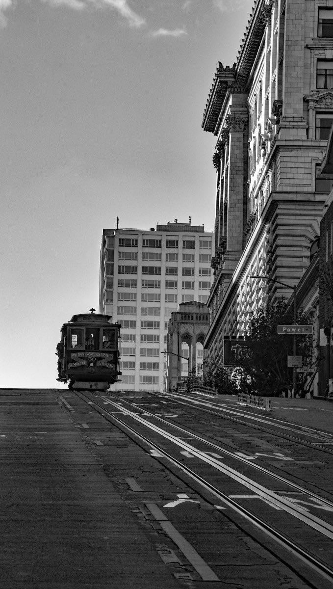 talesoftherails's tweet photo. Part 1 (the vertical shots) of my last posts of 2023 stalking the @sfmta_muni @sf_cablecar Cal line on sat 12/30
@sfmsr @munidiaries #sanfrancisco #cablecars #cablecars150 #streetsofSF @SFCCM https://t.co/lfUauM1Zyc