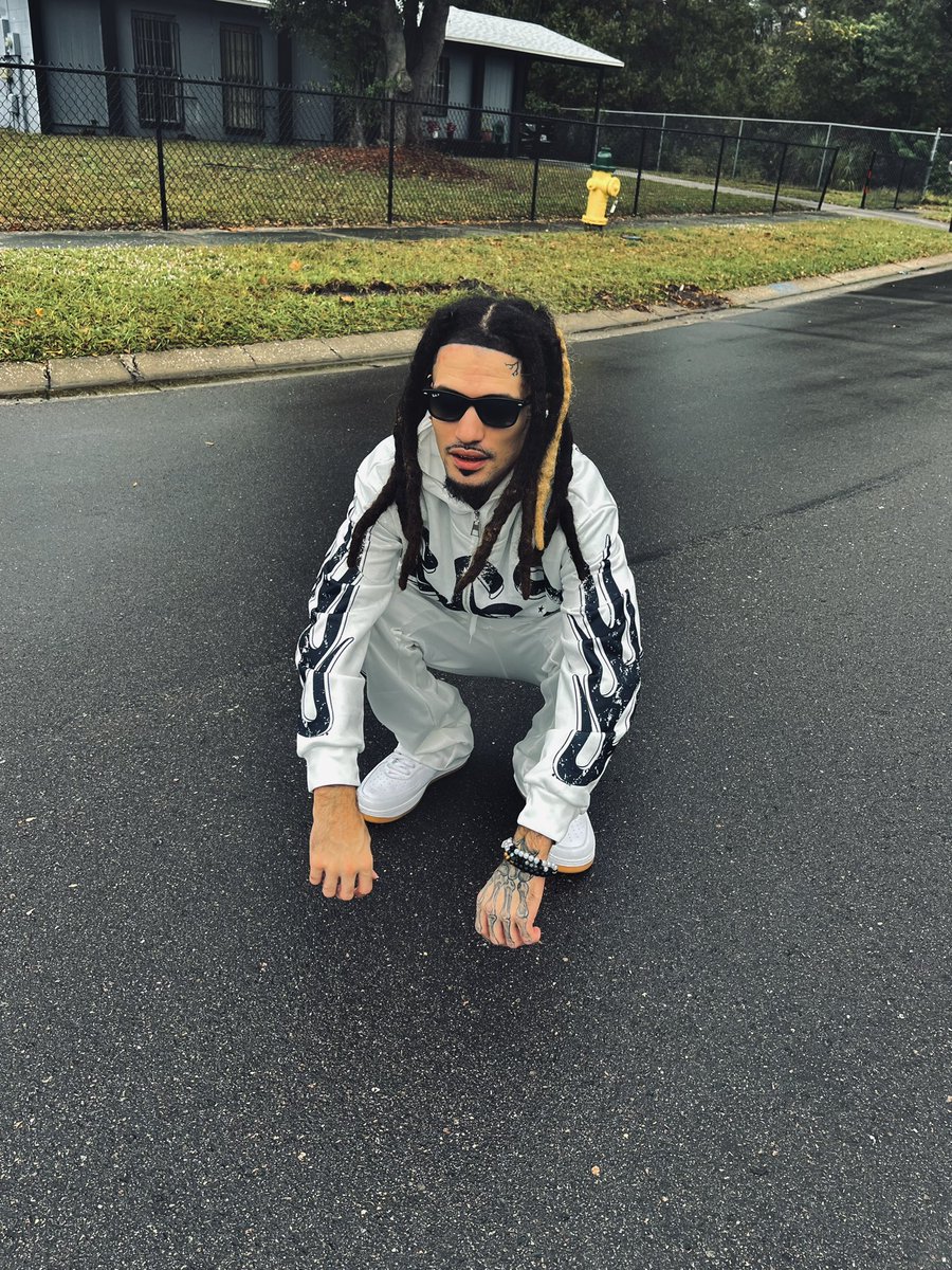 BiingoWorld's tweet photo. ONLY DEATH CAN SAVE YOU💀🦅 https://t.co/yqSiH7MRN1