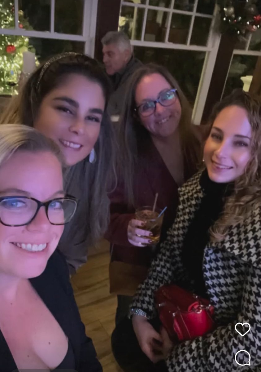 tootsiemr2's tweet photo. Friday nights with my girls soooo much fun 💙💃🏽💙 #LongIsland #home #hamps https://t.co/jPQMT4kKKm