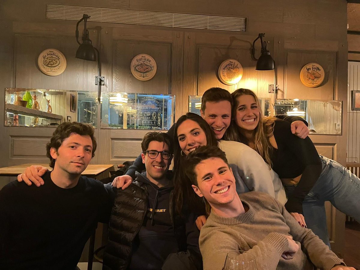 asb_alumni's tweet photo. A happy reunion for Class of 2️⃣0️⃣1️⃣6️⃣ alums who recently reconnected in Barcelona. Lovely to see so many familiar faces. Be sure to stop by ASB for a visit if time permits! School resumes on January 8. 💙❤️@ASBschool
#ASBalumni #ASBcommunity #americanschoolbarcelona https://t.co/HdSuNAzwas