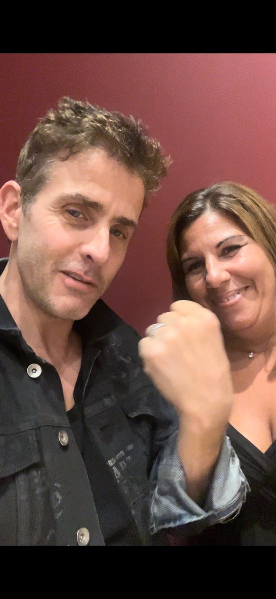 SomethingElse9's tweet image. Couldn’t let the day go by w out screaming HB,  @joeymcintyre. You did 50 so good and I can’t wait to see how magical 51 will be. 

12 yrs apart in 1st pic &amp;amp; the best was yet to come. Can’t wait to look back on this year in years to come knowing it just kept getting better! ❤️
