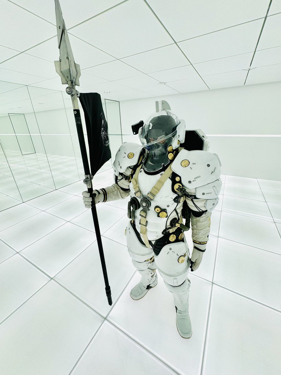 HIDEO_KOJIMA_EN's tweet photo. Happy New Year, 2024 is the Year of the Dragon, so I asked Yoji and RYU to design a "Ryu (dragon) Dense (LUDENS)" for us.

This year will be another year of simultaneous production of "DS2" and "OD". DS2 still has some ADR left, and we will start recording Japanese voice overs. I want to concentrate on creating games, so I would like to limit my business trips, but I can't do nothing because I have to shoot for OD, collaborate with Avengers, make DS into a movie, and work on other video projects. In addition to production, I am also planning to add another writing series, not only for anan but also for other projects. We are also planning to run a special program on "HideTube" which we have been neglecting, as a trial. We may also revive "Hide Radio" in the future. So, it is going to be a tough year, but I hope to enjoy this Year of the Dragon. Thank you again for your support this year.🙇🏻🙏👍🫶🐉🐲