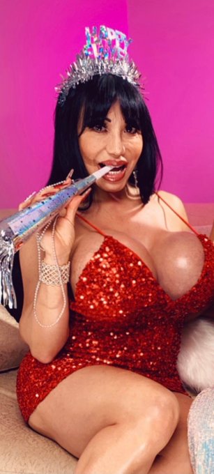 Happy New Year&rsquo;s Eve!  Let&rsquo;s party with ur dick!  https://t.co/pdjtJDqYO2 https://t.co/kosSqaUalc